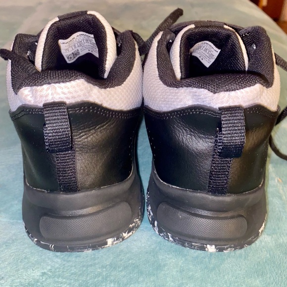 Under Armour Zone Unisex Basketball Shoe - Picture 6 of 11